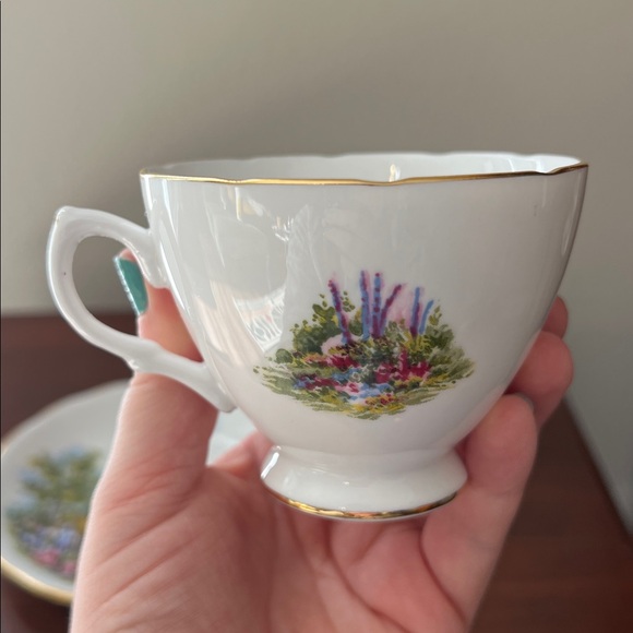 VTG Royal Vale Made in England Cottage Scene Bone China Teacup and Saucer Set - Picture 8 of 10